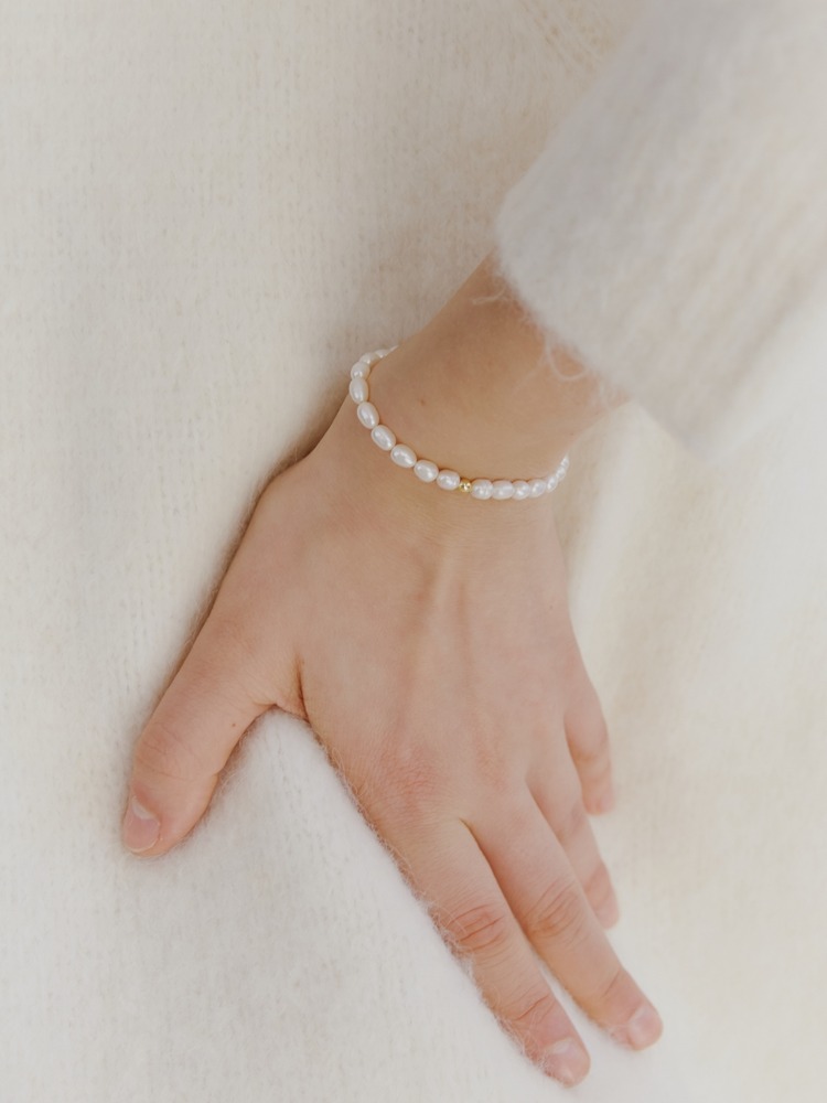 Slim Natural Pearl Bracelet