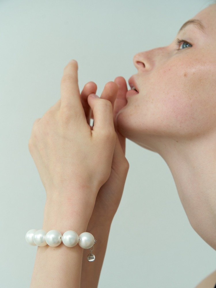Soft Big Pearl Bracelet