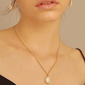 Bold Natural Pearl Drop Necklace