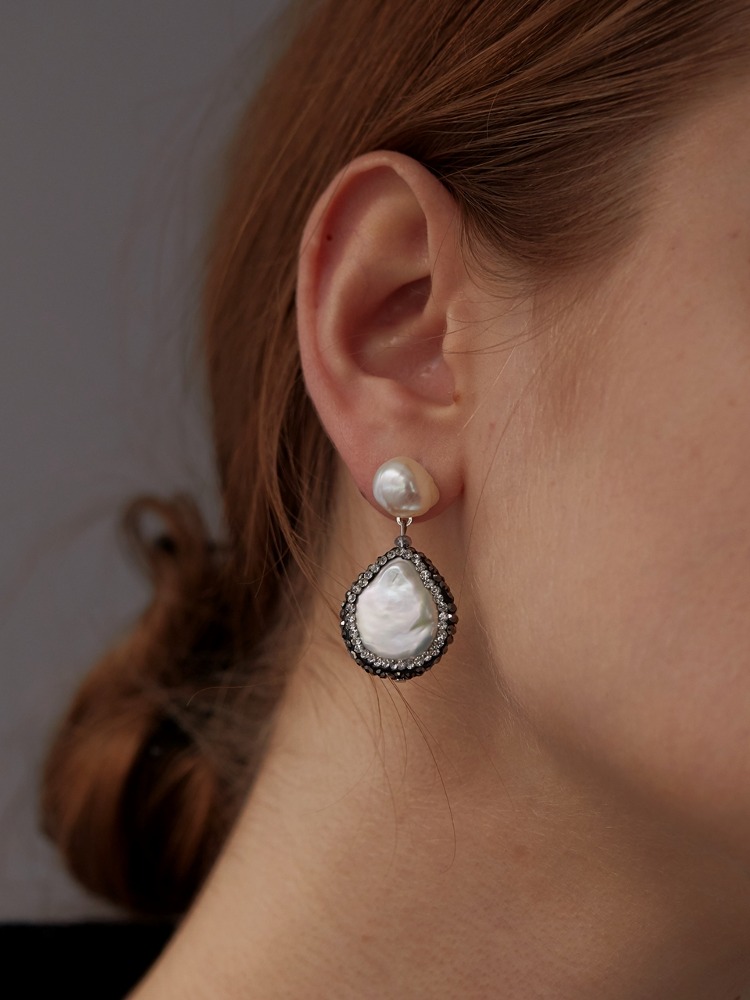 Black Stone &amp; Natural Pearl Earrings