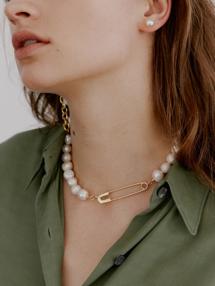 Clip &amp; Pearl Necklace