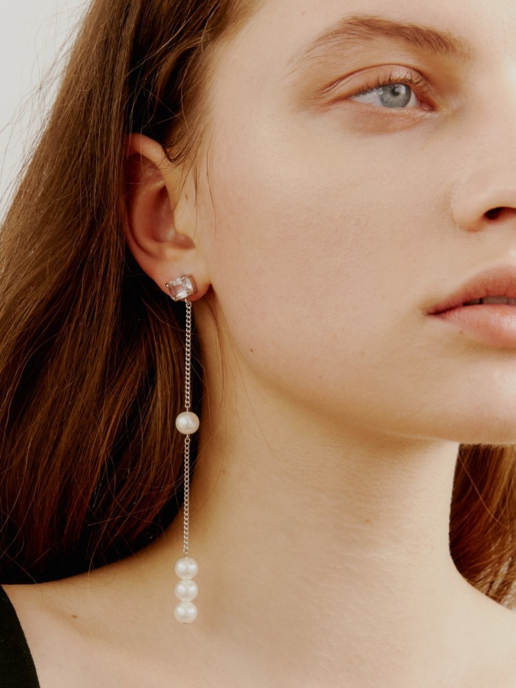 Pure Square &amp; Pearl Unbal Earring