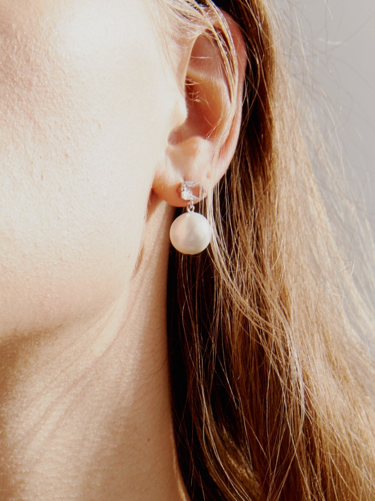 Pure Square &amp; Bold Pearl Earring