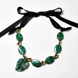 green leaf ribbon necklace