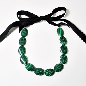 green gemstone ribbon necklace